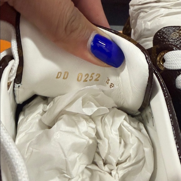 Louis Vuitton Brown and White Monogram Sneakers - Picture 4 of 4
